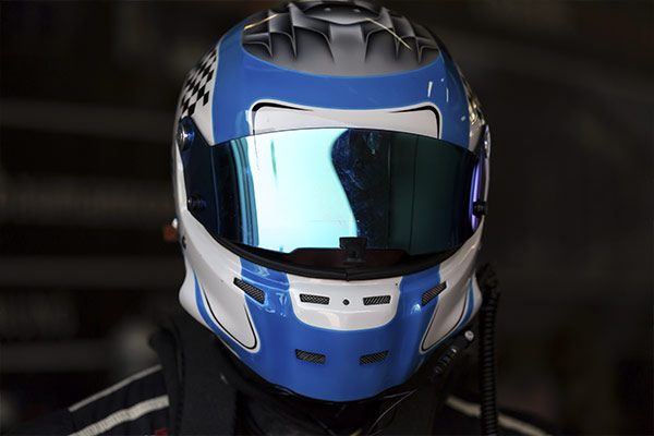Helm eines Fahrers im Team Ring Racing