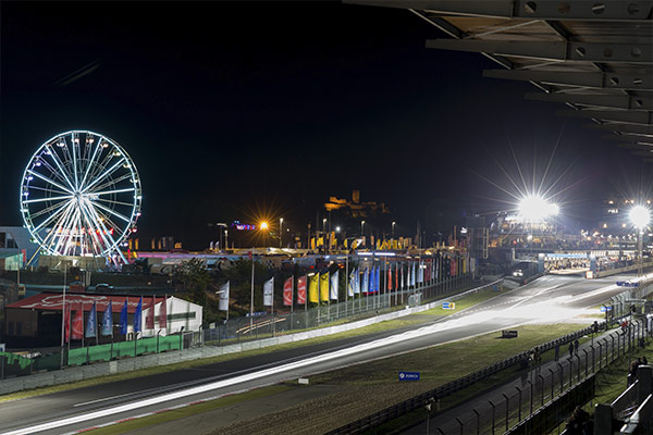Nürburgring bei Nacht vor 24-h-Rennen